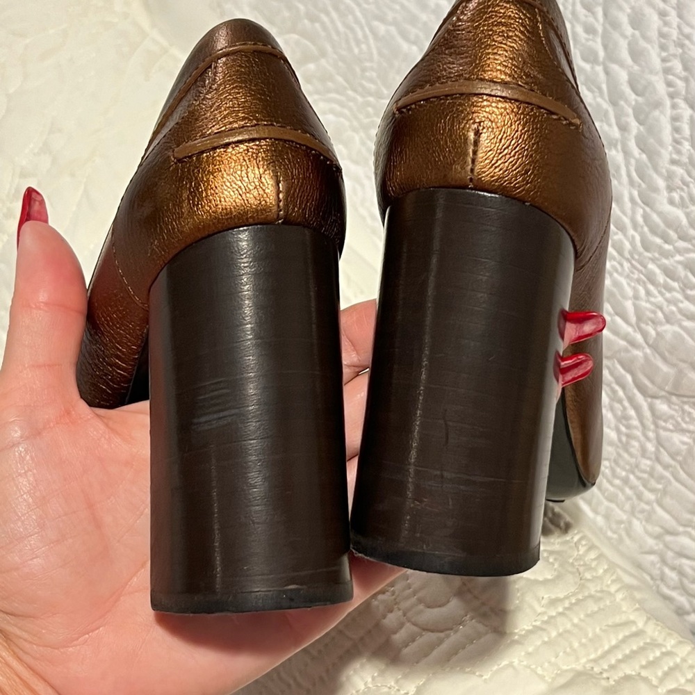 Tod's👠🔥
Tod's Metallic Bronze Leather Gomma Maxi Double T Court Loafer Pumps - Picture 11 of 17